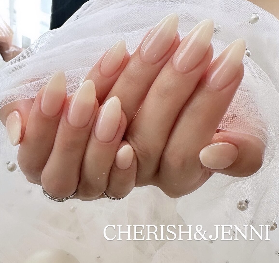 2026年春トレンド】ホワイト ワンカラー ハンドのネイルデザイン集