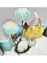 白ねこ化粧品店/ランプもティファニーブルーに…