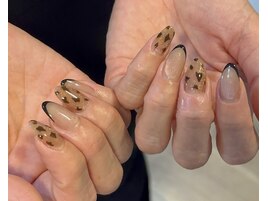 ヒョウ柄マグネットネイル