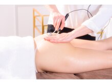 フェムケアサロン YooNi/生体電流マシンで全身ケア