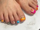 ポップなフットネイルで元気に