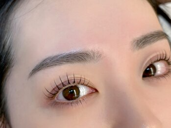 デザインケー 本店(design K)の写真/人気の【ラッシュリフト】と【美眉WAXスタイリング】で一気に目元のトレンド感UP！お得なセットは新規¥9960