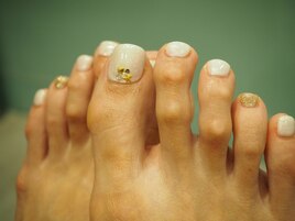 上品フットネイル