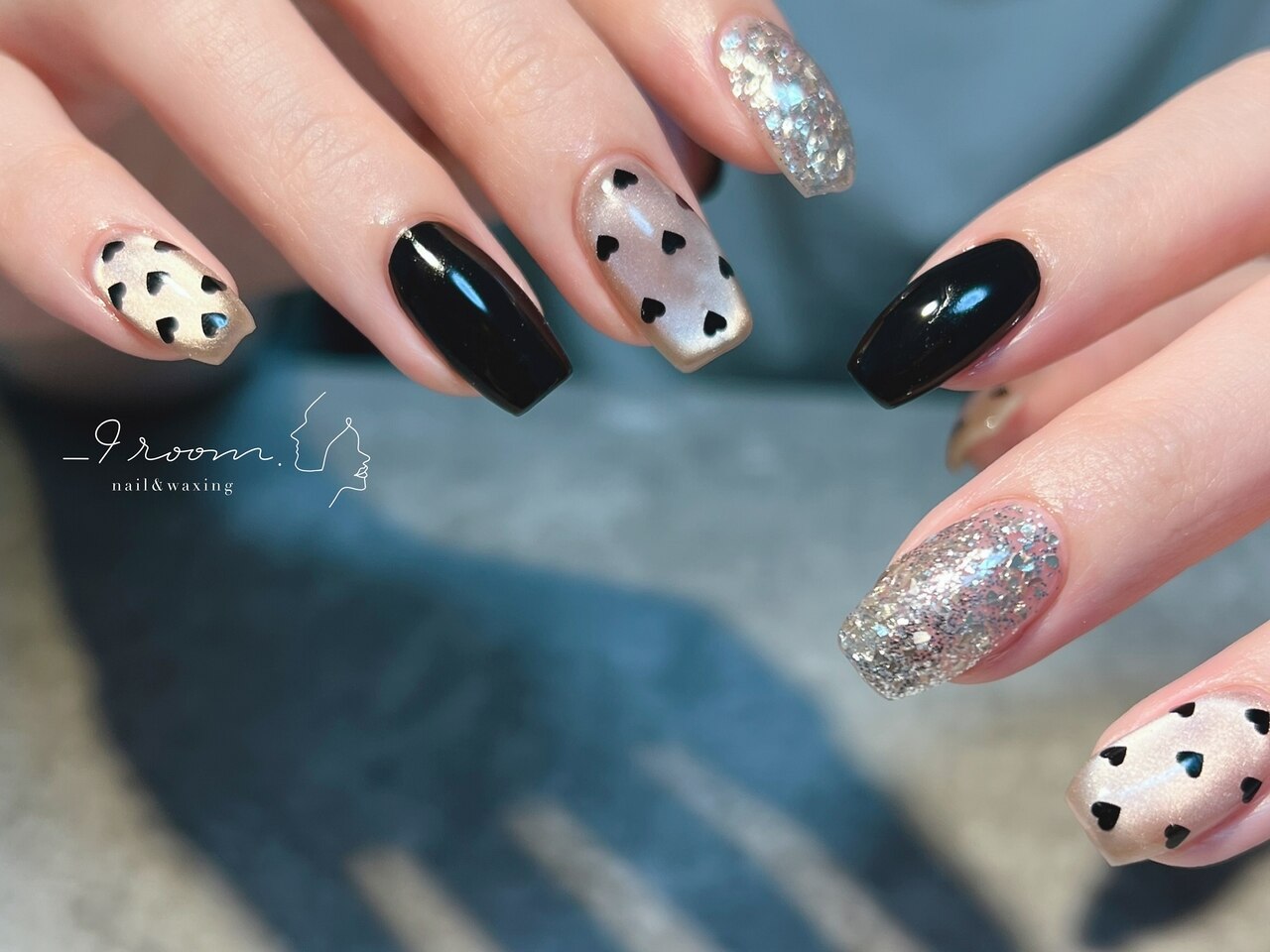 2026年冬トレンド】ブラック ハート ハンドのネイルデザイン集｜人気順