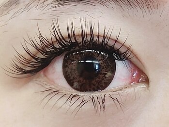 アミュレット(AMULET)の写真/≪LED×フラットラッシュ100本¥5050≫濃すぎずナチュラルな仕上がりとモチの良さが人気♪ブラウン変更もok*