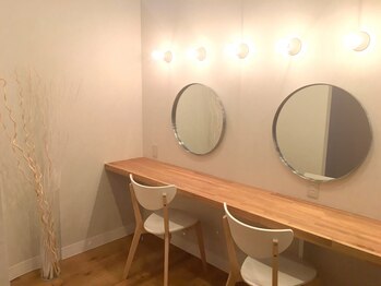 ヴィオーラ(Viaura)/広々としたメイクルーム