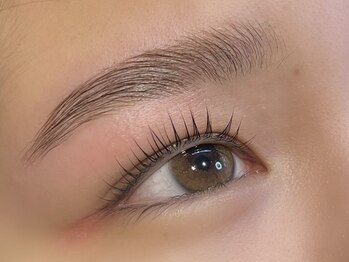 インザピンクリリー(in the pink LILY)/ハリウッドブロウ＋上下パリ