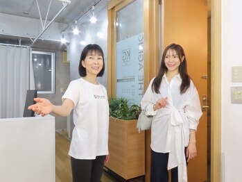 顔ジム 麻布店/スタッフが笑顔でお出迎え。