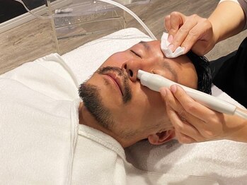 クール(Kewl)の写真/「ハイドロスプラッシュ」優しく汚れを吸引・水素水で洗浄♪毛穴詰まりや古い角質を取り除きツルスベ肌へ。