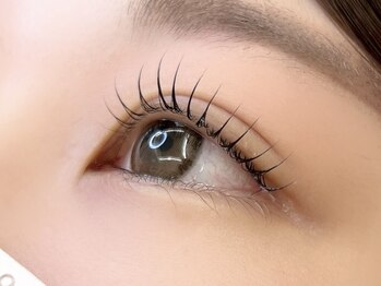 ラーチェ(R'ACE)の写真/【平日22時迄営業◎】お仕事帰りにも♪駅近で通いやすい好立地◎ハリコシ艶のある美まつ毛へ！