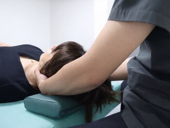 シオ 横浜関内(sio)の写真/「また戻る」を終わらせたい首・肩こりのつらさに。原因から断つ、持続型ケア整体