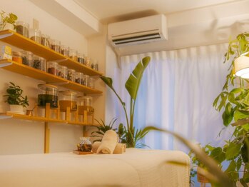 プラーナ(Purana)の写真/都会の喧騒を忘れ緑豊かな空間で至福な一時を♪貴方の不調に深く向き合う、心と体を整える完全個室サロン*