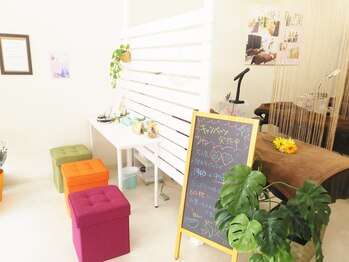 まつげエクステサロン アイズ 上尾店(I's)/待合室にドレッサーコーナー