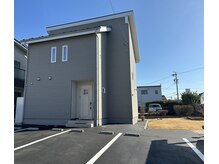 ハニー(Honey)の雰囲気（運転が苦手な方も安心♪お店正面に専用駐車場4台分ございます。）