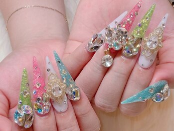 ラクロレ(LaColorer)の写真/【豊富なネイルパーツでデザインの幅が広がる★】定番/ゴテゴテ/最旬パーツまで!!自分好みの指先へ!!