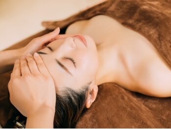 グランビューティーサロン(grand beauty salon)の写真/眠ってしまうほど心地よいフェイシャルエステでリラックスしながら肌を整え、疲れを癒し特別な時間を。