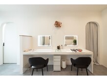 エステ後はPOLAメイクアイテムでメイクサービスもございます