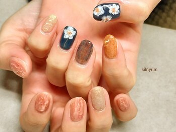 シルニー リム(Silny rim)/アシンメトリーニュアンスネイル