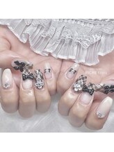 リッシュ トロワ(RICHE trois)/黒チェックネイル