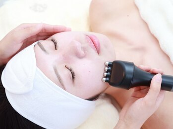 ルーム701(room701)の写真/関西で希少マシン【クイーンリフト for Pro】未体験のリフトアップを体験。引き締め×引き上げ×美肌効果◎