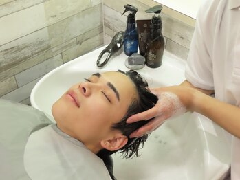 “PEPPU” eyebrow 中目黒【ペップー】［メンズ眉毛サロン・メンズアイブロウ］の写真/メンズ眉毛・フェイシャルワックスでムダ毛を整え、清潔感ＵＰ！頭皮のお悩み・疲労回復にヘッドスパも◎