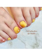 フィオーレ(fiore)/夏ぷっくりひまわりネイル　直子