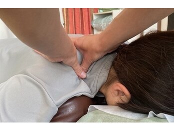 こりとりらくね 長岡京/痛気持ちいい★肩井(けんせい)