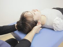 ゆう整骨院 西中島南方の雰囲気（首・肩まわりの不調には、頭が関係しているかも！？）