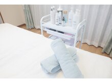 サティスサロン 浜町(satis salon)の雰囲気(青と白を基調としたプライベート空間)