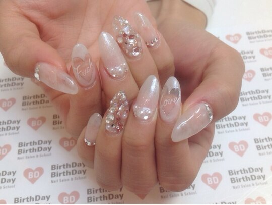 2025年冬】ホワイト ハートのネイルデザイン集｜人気順  