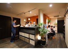 篠丸接骨院/受付＆待合室