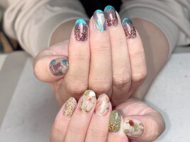 ステンドグラスハチミツネイル