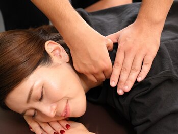 〈美容矯正・骨盤矯正〉KIREIの写真/【首・肩改善】首・肩のラインを整え、美しい姿勢・シルエットへ
