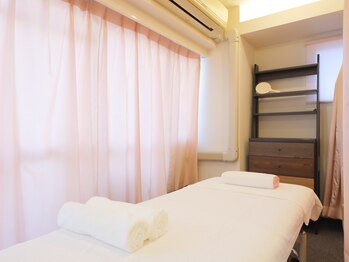 ふわりはり灸整体院/明るく落ち着いた施術ルーム