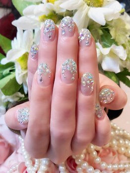 ネイルサロン ヴィヴィスウィート(Nail Salon Vivi Sweet)の写真/短くたってネイルは楽しめる！深爪さん、ちび爪さんもVivi Sweetで素敵な指先に♪ブライダルネイルにも◎