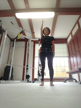 コクア(KOKUA)/リアラインを装着し上肢運動