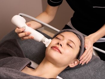 ルディラ医療提携エステ 恵比寿店 毛穴/小顔/ニキビ・シミ・美白・シワ・たるみケアの写真/【紫外線ダメージの蓄積に】顕在/潜在シミ,濃く肌に現れる前にショット[水光肌フェイシャル￥9980]