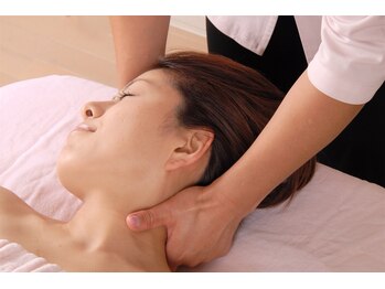 サロンドフジコ(Salon de Fujiko)/デコルテリンパ