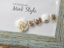 華やかフットホワイトネイル