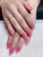 レアネイル(Re'a nail)/涼しそうなピンクネイル