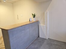 サロンの受付スペース〇