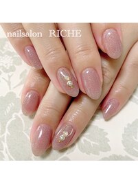 ピンクキラキラネイル