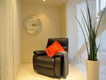 プラスエイト 新宿店/新宿/メンズ眉毛専門サロン