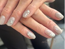 サロン105(salon 105)/グレーとシルバーの大人デザイン