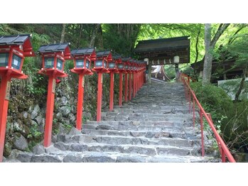 まごんて整体院/京都貴船神社【股関節/頭痛/首】
