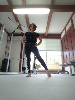 コクア(KOKUA)/リアラインを装着し下肢運動