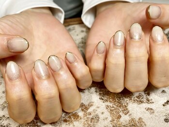 アンベリール ネイルサロンアンドスクール(embellir)の写真/流行のマグネット/ガラスフレンチ◎シンプルかつ可愛い♪経験豊富なトップネイリストだからできる施術★