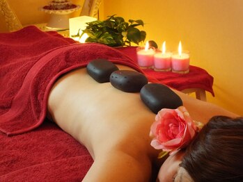 カリタス(CARITAS Total Beauty Esthetic Salon)/温熱ホットストーン