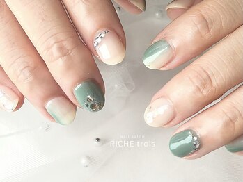 リッシュ トロワ(RICHE trois)/ドレスに合わせお呼ばれネイル！