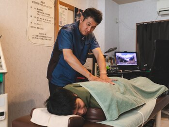 大和治療院/腰部での施術風景です。